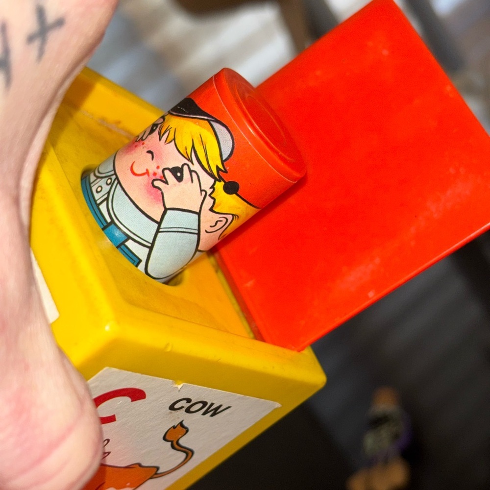 vintage 1970 Fisher-Price Peek-A-Boo Block pull toy - Picture 4 of 5